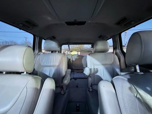 Used 2006 Toyota Sienna XLE image 37