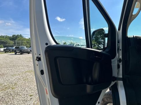 Used 2025 RAM ProMaster 2500 w/ U-Haul Equipment Group FWD image 18