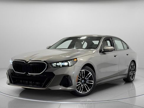 New 2026 BMW 530i xDrive w/ M Sport Package image 2