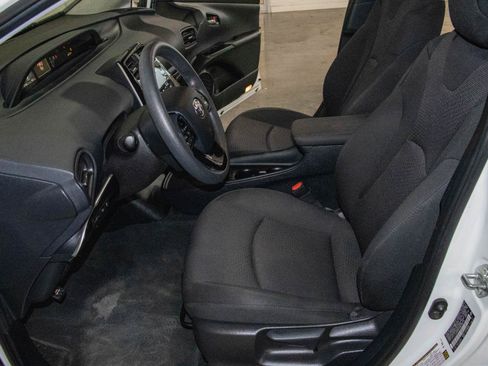 Used 2021 Toyota Prius LE FWD image 7