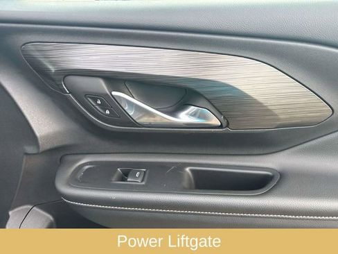 Used 2024 GMC Terrain SLT image 19