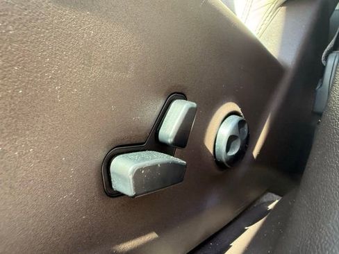 Used 2017 Jeep Cherokee Overland w/ Technology Group image 17