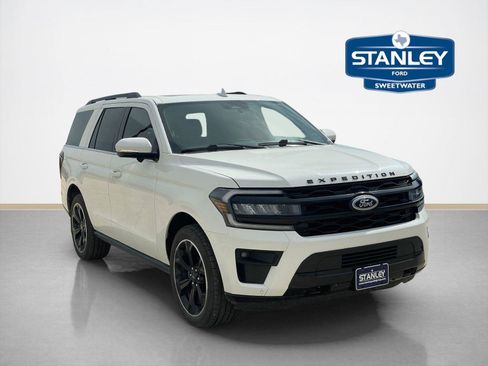Used 2023 Ford Expedition Limited AWD/4WD image 1