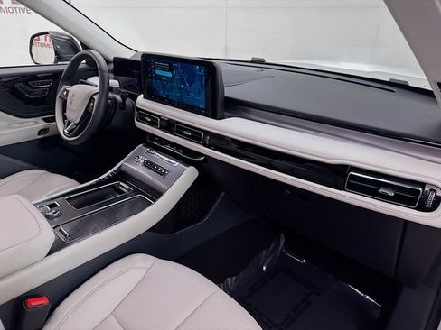Used 2025 Lincoln Aviator AWD image 31