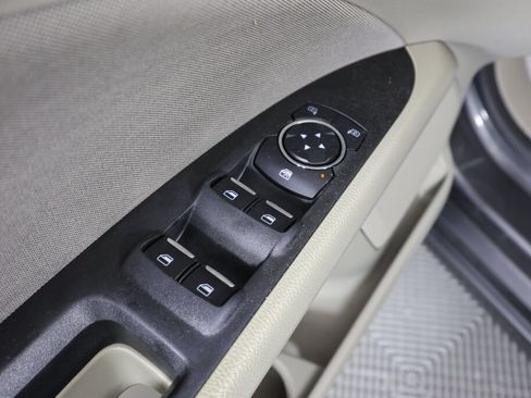 Used 2019 Ford Fusion SE FWD image 30