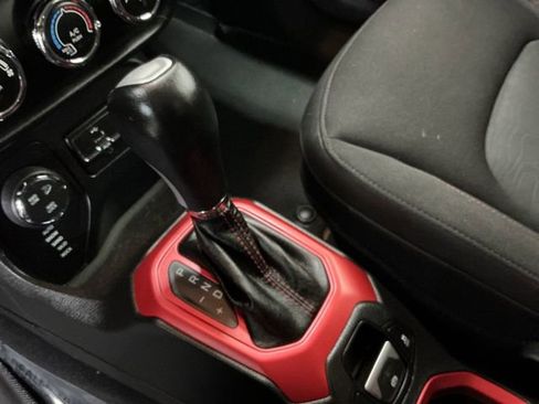 Used 2016 Jeep Renegade Trailhawk image 30