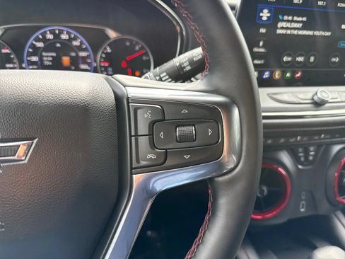 Used 2025 Chevrolet Blazer RS FWD image 17