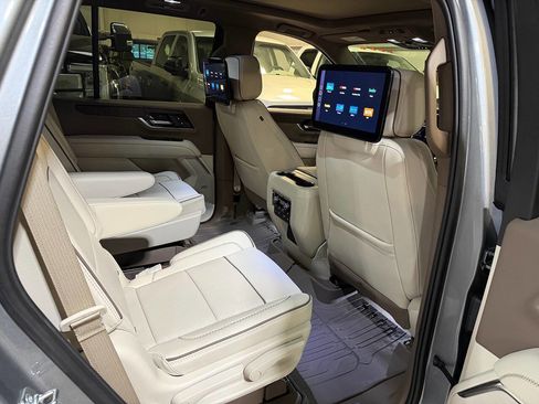 Used 2025 GMC Yukon Denali w/ Denali Reserve Package AWD/4WD image 32