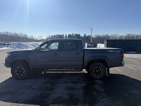 Used 2019 Toyota Tacoma TRD Off-Road image 9