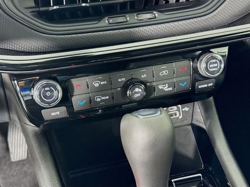 New 2026 Jeep Compass Limited w/ Sun, Sound & Navigation Group AWD/4WD image 16