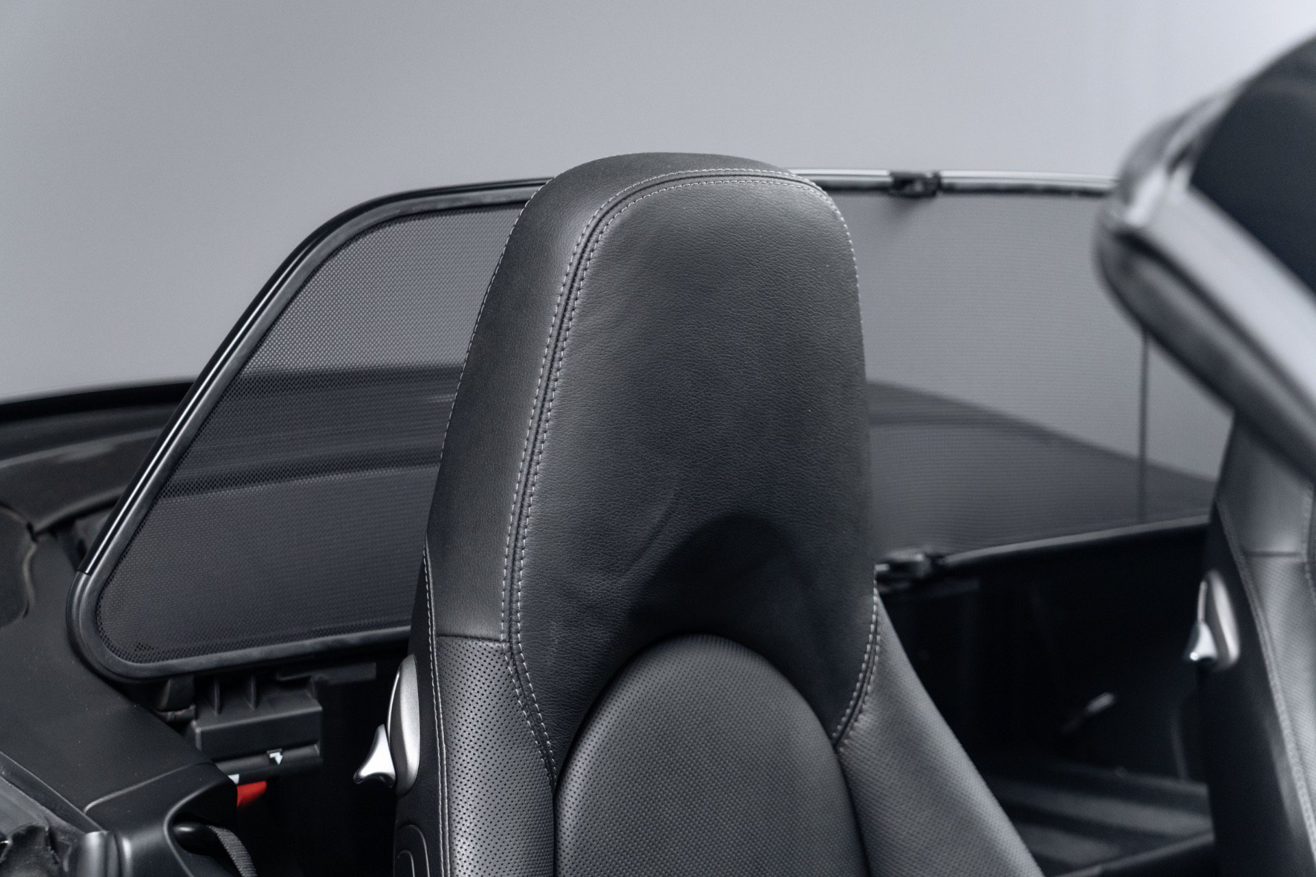 Used 2010 Porsche 911 Cabriolet image 37