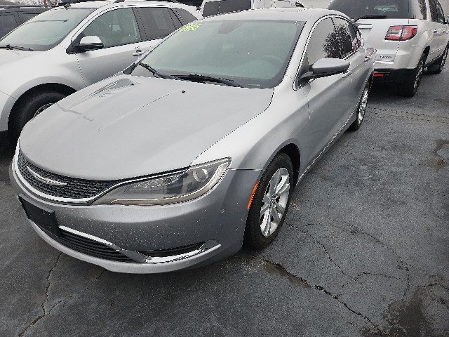 Used 2015 Chrysler 200 Limited w/ Convenience Group FWD image 4