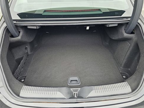 Used 2025 Mercedes-Benz GLC 300 image 25