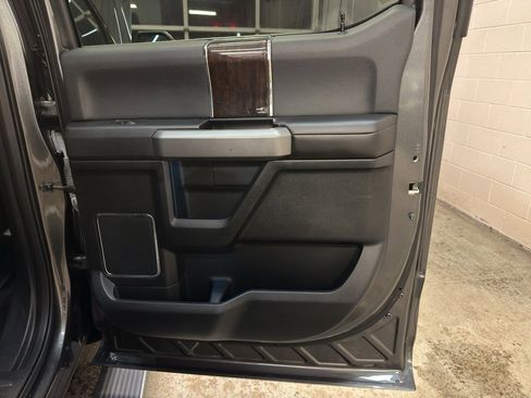 Used 2017 Ford F150 Platinum w/ Equipment Group 701A Luxury image 26