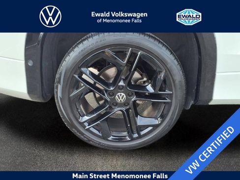 Certified 2025 Volkswagen Tiguan SE R-Line AWD/4WD image 11