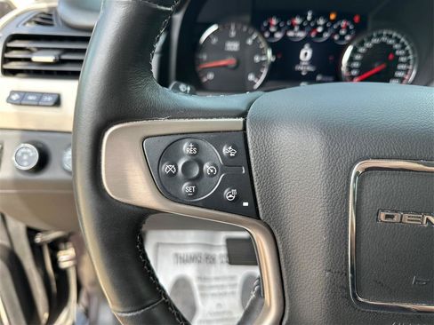 Used 2015 GMC Yukon XL Denali w/ Touring Package AWD/4WD image 33