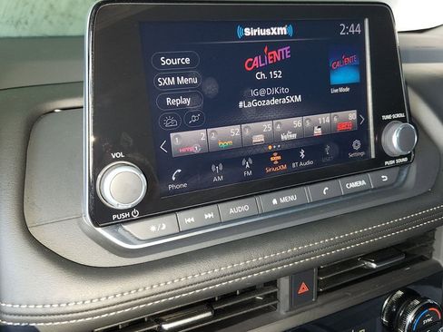 Used 2025 Nissan Rogue SV image 17