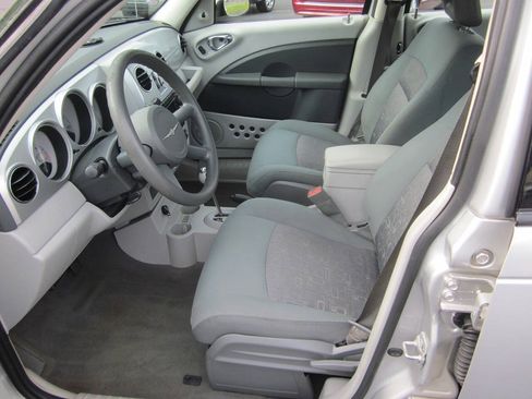 Used 2008 Chrysler PT Cruiser FWD image 10