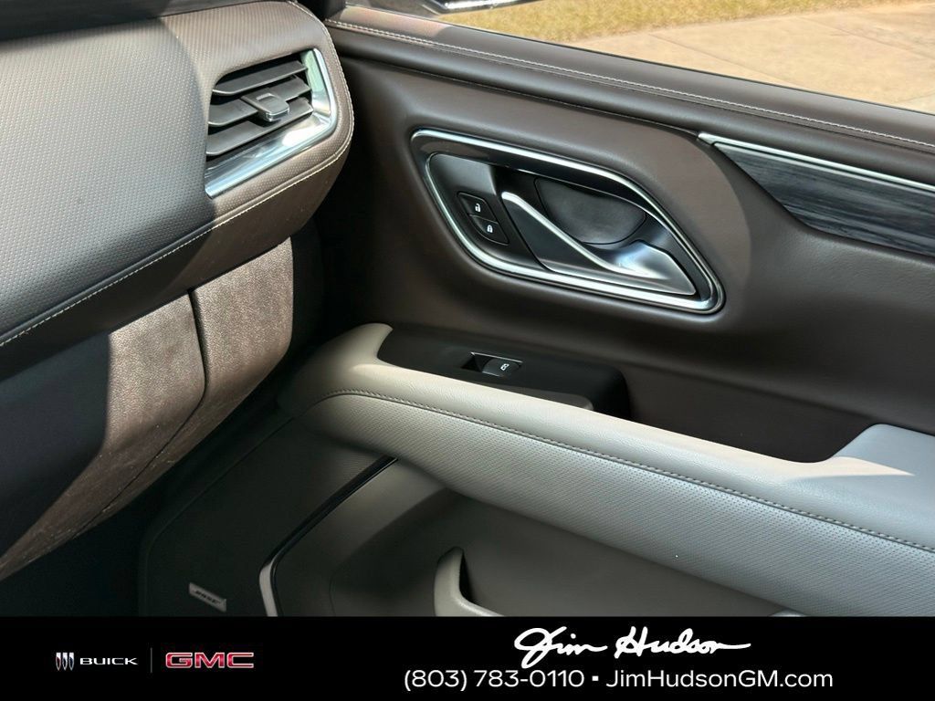 Used 2022 GMC Yukon XL SLT w/ SLT Luxury Package RWD image 39