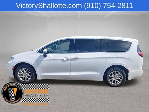 Certified 2023 Chrysler Pacifica Touring-L FWD image 19