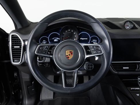 Used 2021 Porsche Cayenne Coupe image 24