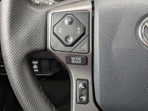 Used 2020 Toyota Tacoma TRD Off-Road image 17