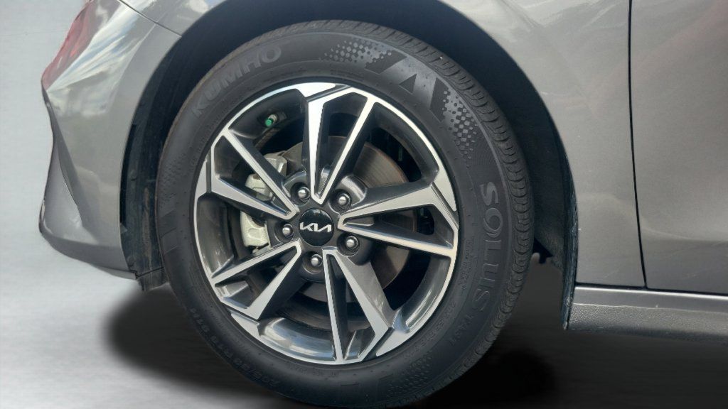 Used 2024 Kia Forte LXS FWD image 3