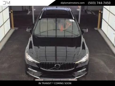 Used 2023 Volvo XC60 B5 Ultimate w/ Climate Package image 2