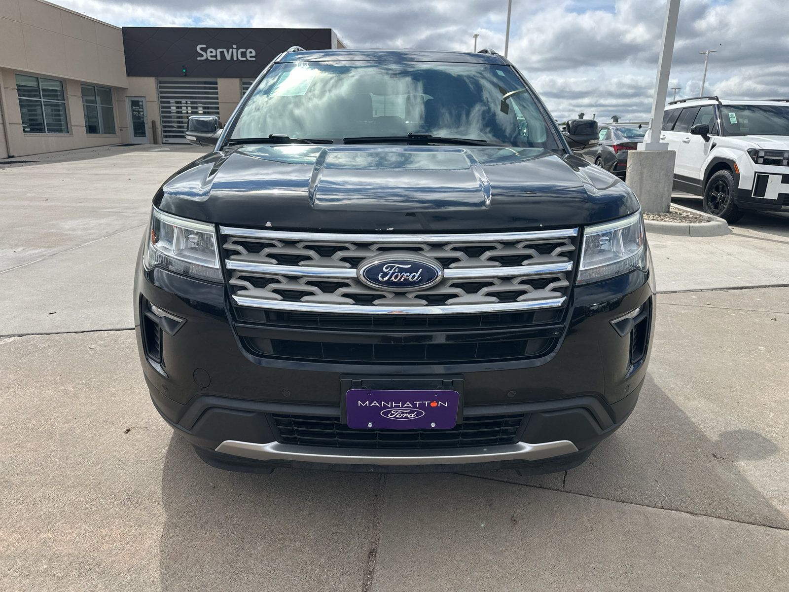 Used 2018 Ford Explorer XLT w/ Equipment Group 202A AWD/4WD image 13