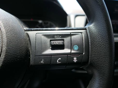 Used 2023 Nissan Rogue SV FWD image 16