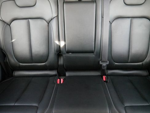 Used 2023 Jeep Grand Cherokee Limited w/ Black Appearance Package image 13