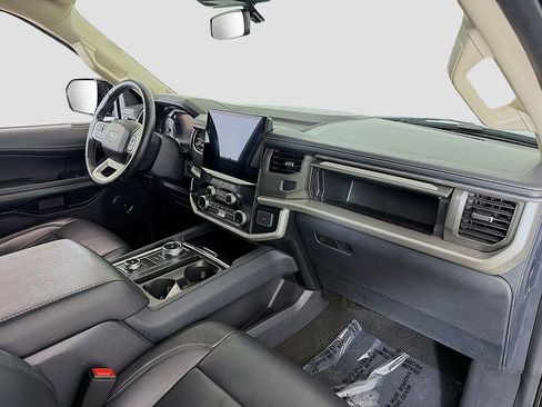 Used 2024 Ford Expedition XLT image 21