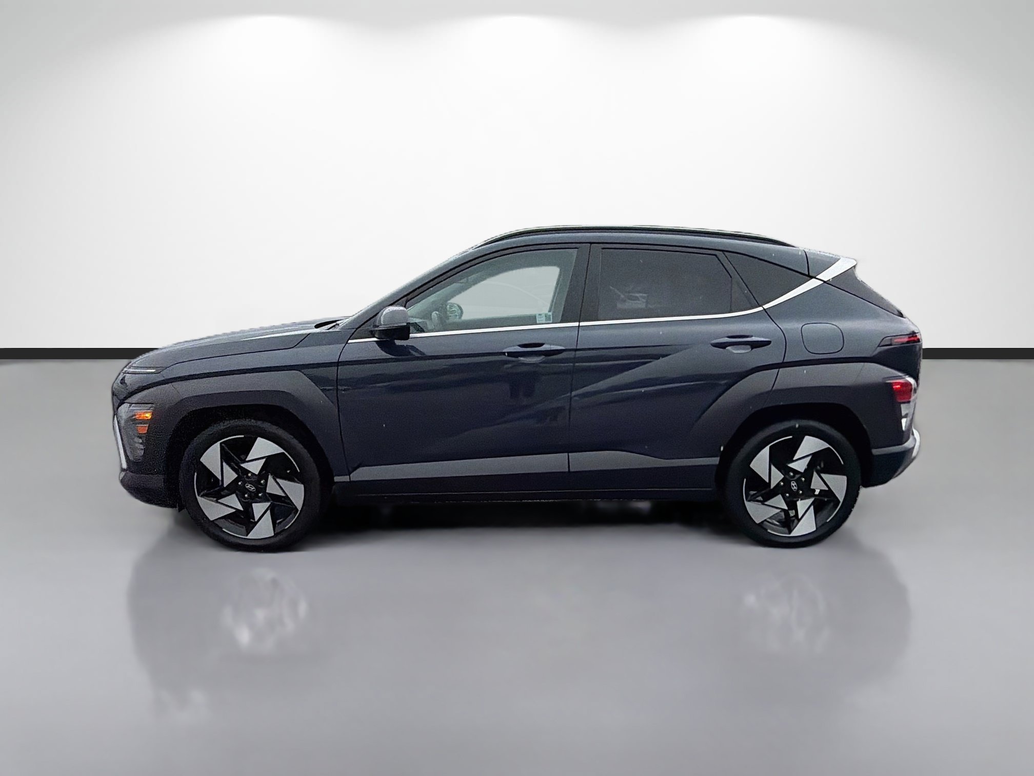Used 2024 Hyundai Kona Limited FWD image 6