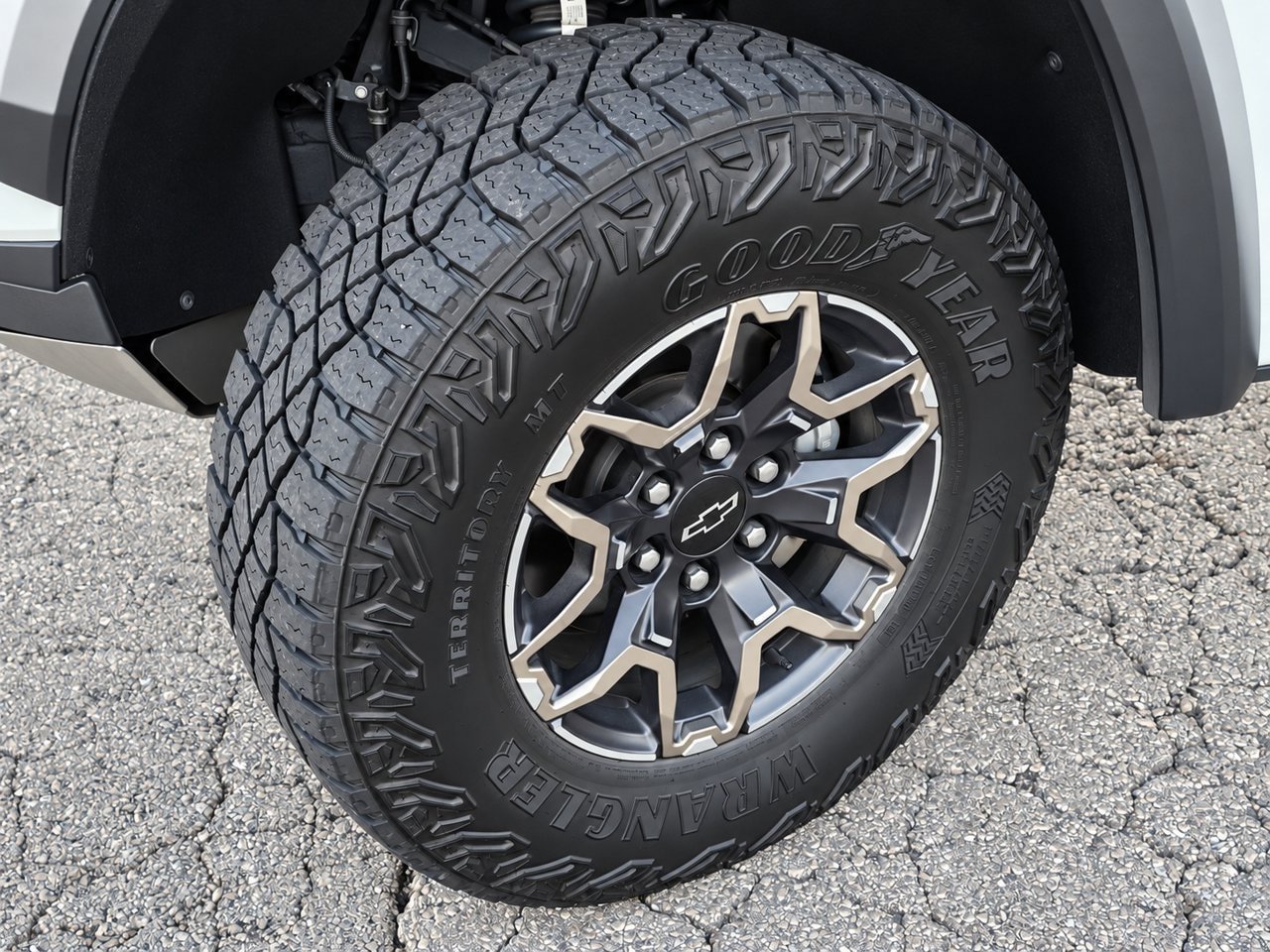 Certified 2024 Chevrolet Colorado ZR2 w/ ZR2 Convenience Package III AWD/4WD image 13