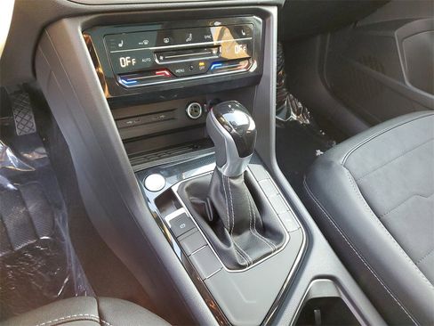 New 2025 Volkswagen Taos SE image 10