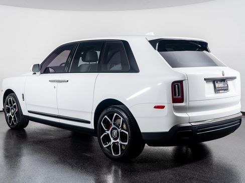 Used 2023 Rolls-Royce Cullinan Black Badge image 13