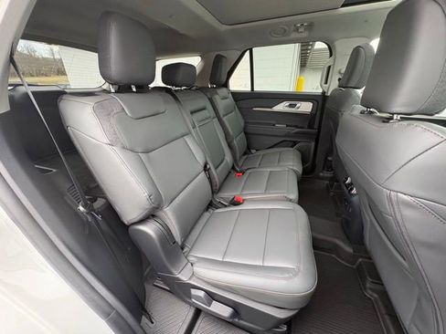New 2026 Ford Explorer Active w/ Active Comfort Package image 32
