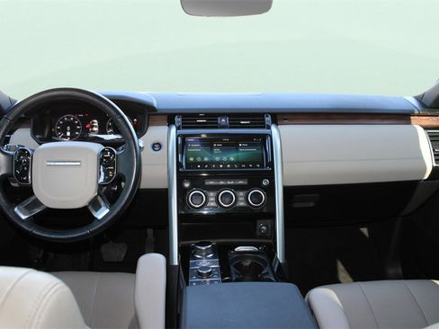Used 2020 Land Rover Discovery HSE image 17