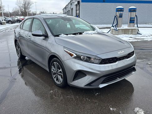 Used 2023 Kia Forte LXS image 8