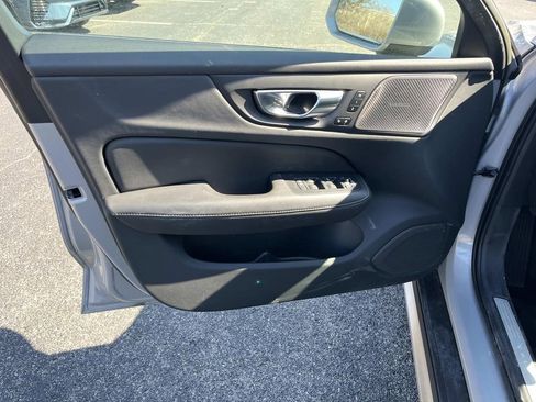 Used 2023 Volvo V60 B5 Cross Country Ultimate w/ Climate Package image 20