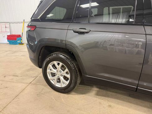 Used 2023 Jeep Grand Cherokee Limited AWD/4WD image 9