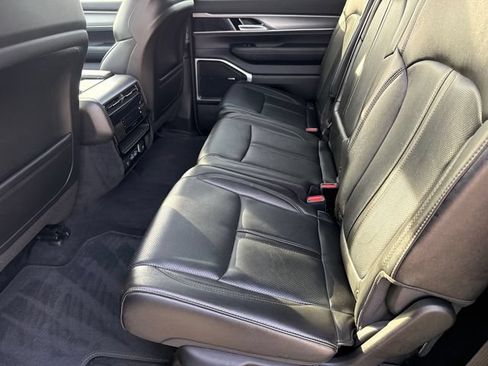 Used 2023 Jeep Wagoneer 4WD image 17