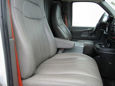 Used 2015 Chevrolet Express 2500 RWD image 14