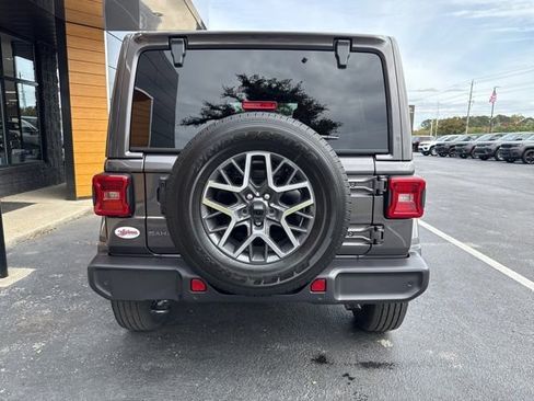 New 2026 Jeep Wrangler Unlimited Sahara AWD/4WD image 27