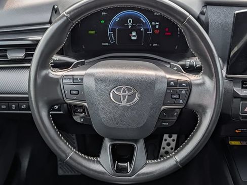 Used 2025 Toyota Camry SE FWD image 13