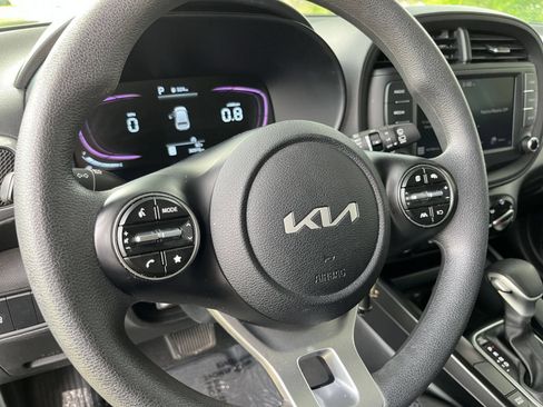 Used 2025 Kia Soul LX w/ LX Technology Package FWD image 21