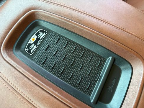 Used 2017 Cadillac Escalade Luxury RWD image 35
