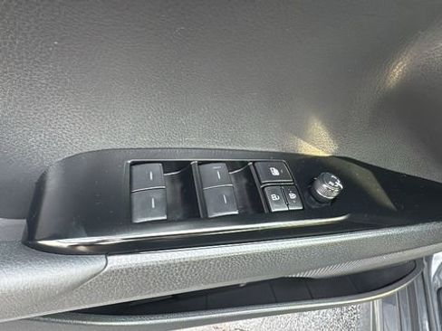 Used 2025 Toyota Camry SE FWD image 10