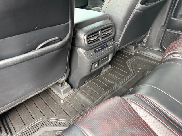 Used 2025 Honda Pilot Black Edition image 28