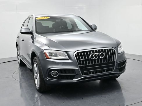 Used 2017 Audi Q5 2.0T Premium Plus w/ Technology Package image 2